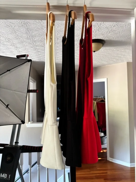 Like New Alice + Olivia Cream Sleeveless Peplum Top - Picture 6 of 7